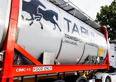 Cysterna do transportu substancji spożywczych ciekłych, cieczy